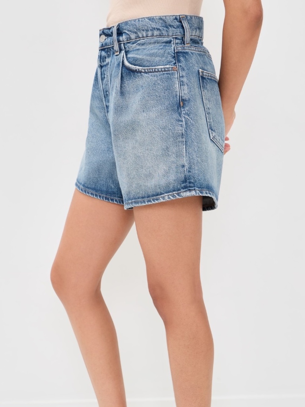 AGOLDE Lyonne Short Sz. 28 Color: Outbreak - Picture 3 of 11